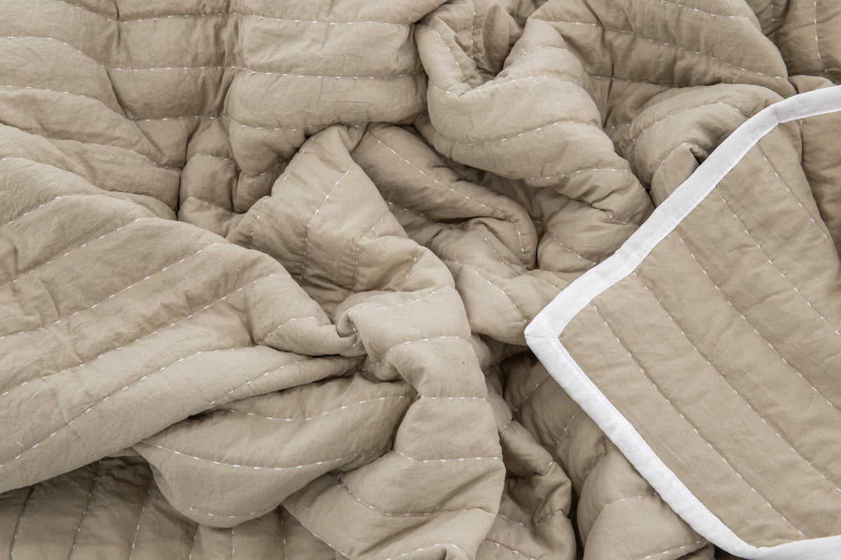 Juni Sengetæppe 260 x 260 Beige