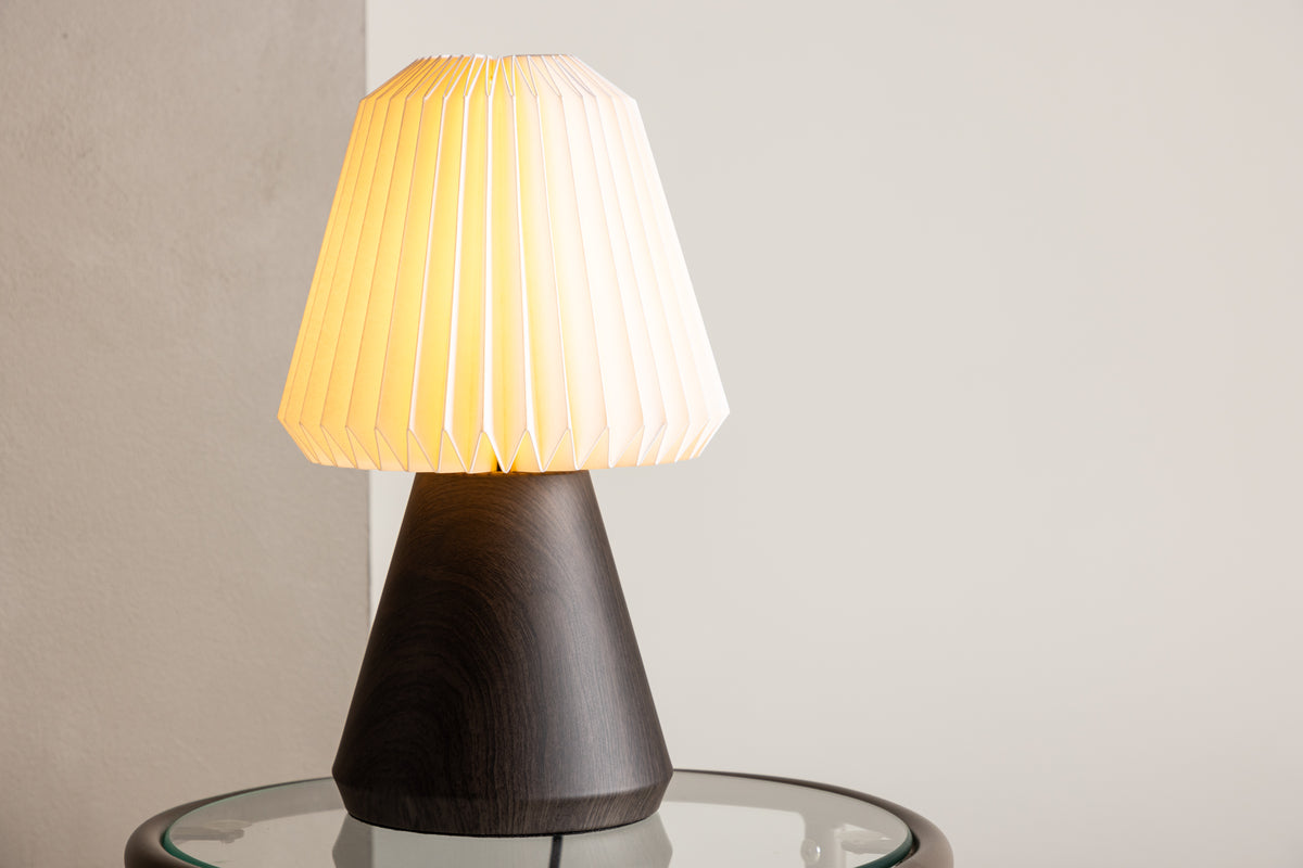 Fjällen Bordlampe Valnød
