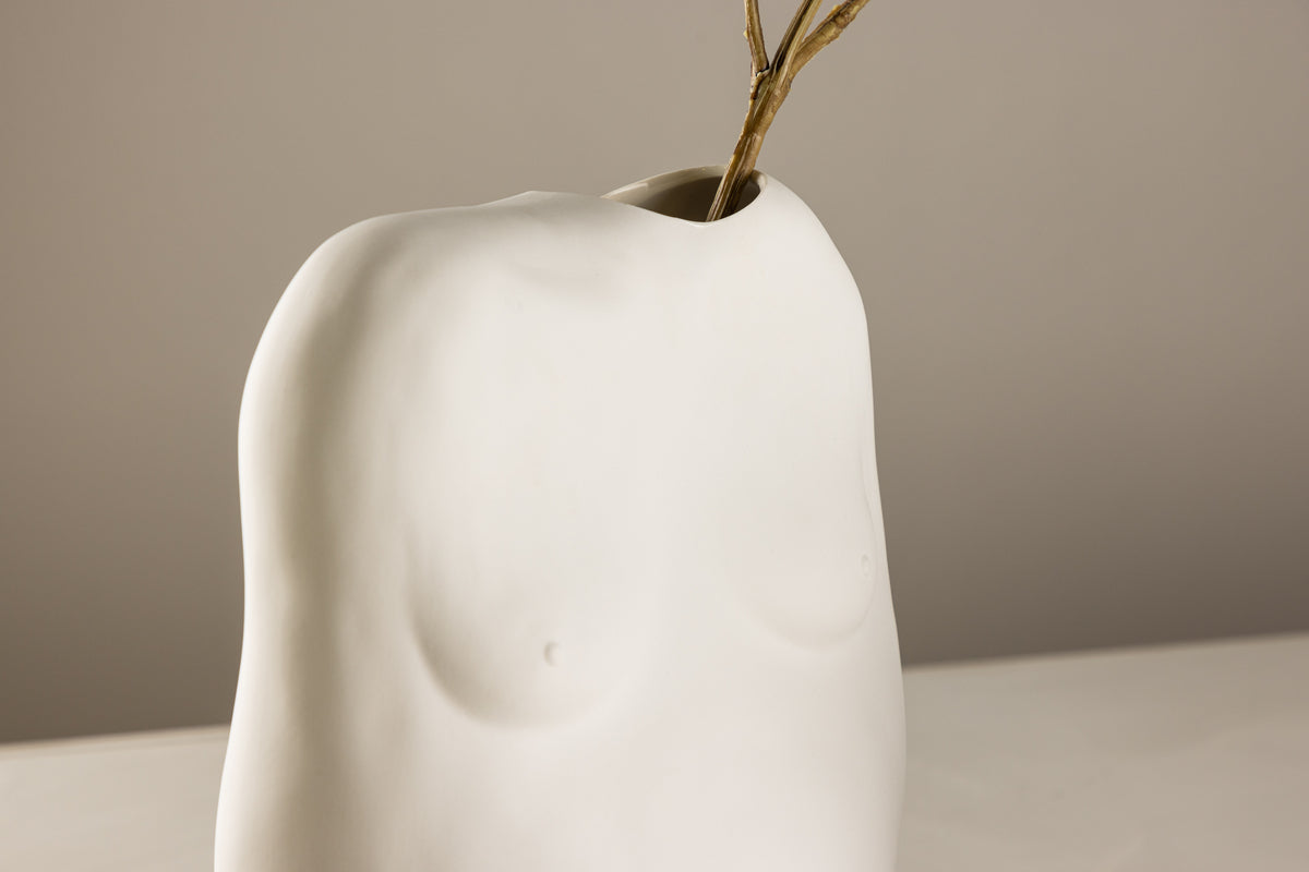 Romie Vase 28 x 24 x 14 Offwhite