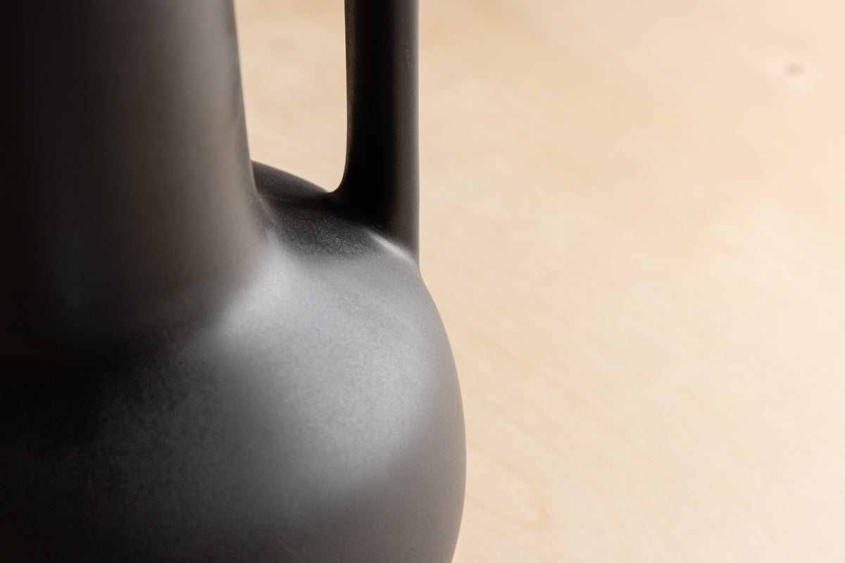 Allis Vase ø18 Sort