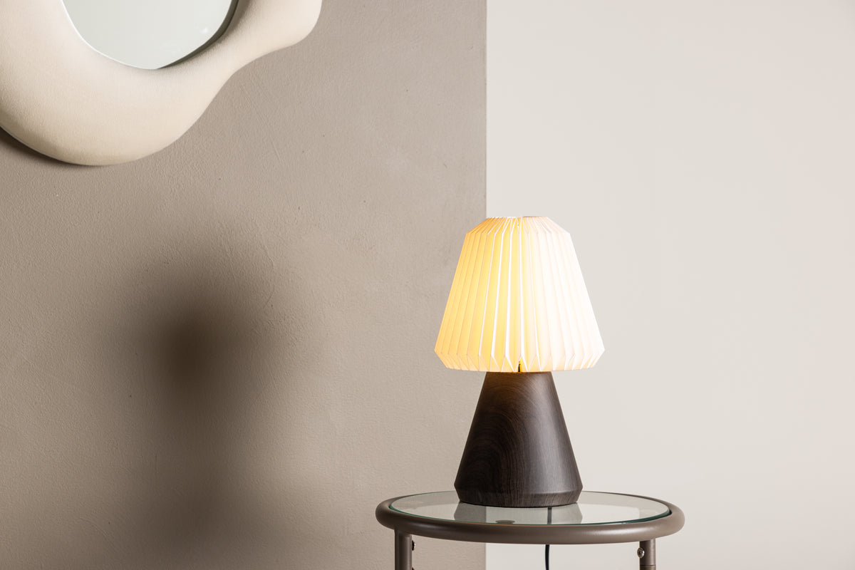 Fjällen Bordlampe Valnød