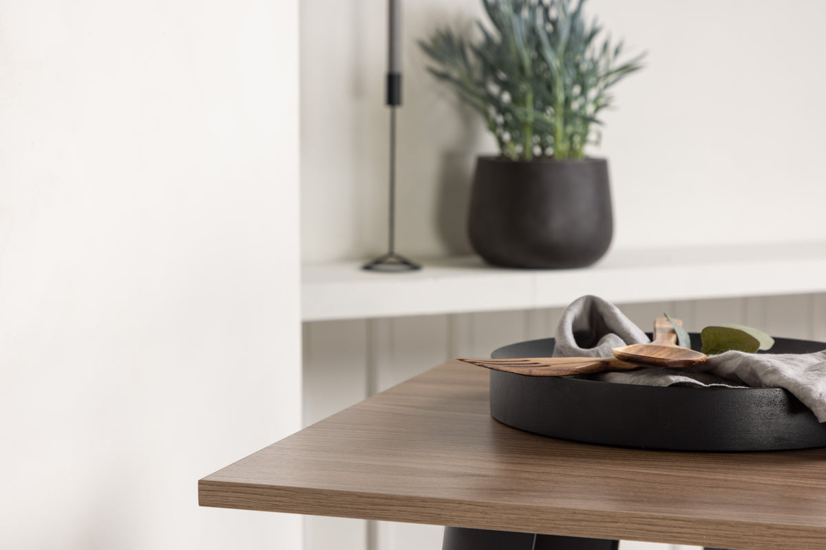 Tempe & Adesto Barbord 60 x 60 Valnød + Barstol 2-pak Sort