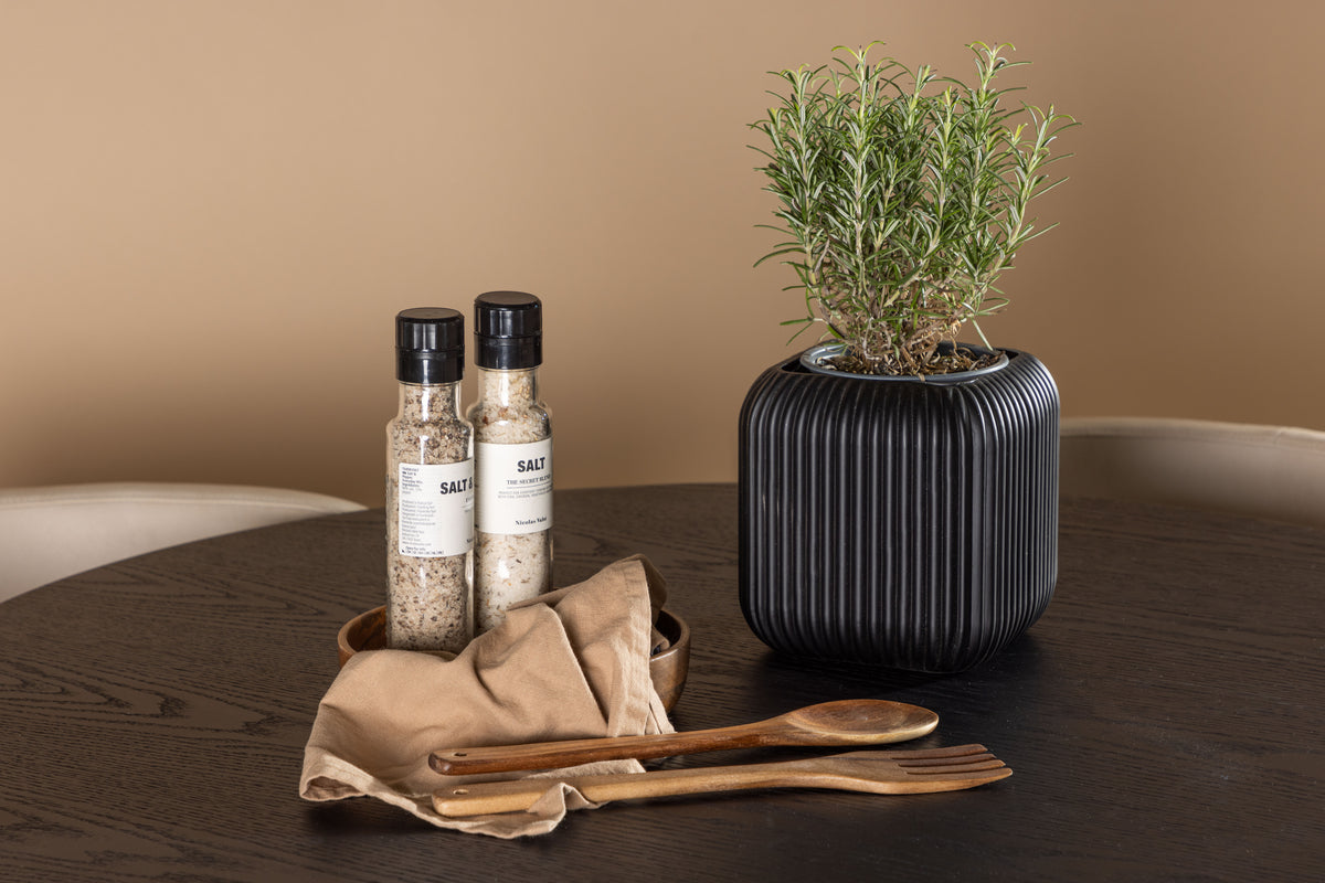 Olivia & Simrishamn Rundt Spisebord ⌀110 Sort + Spisebordsstol Beige